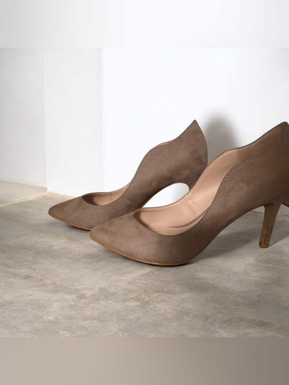 Kelly & Katie Taupe Pointed-Toe Suede Pumps 2 " Heels Like New 8 - Picture 3 of 15